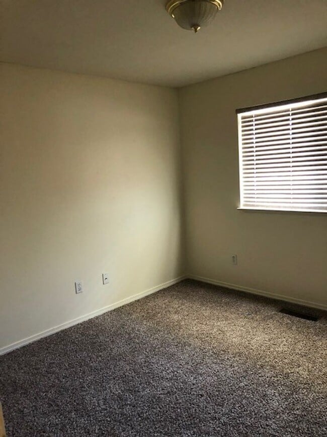 Building Photo - RENTED.    In the heart of Fernley.
