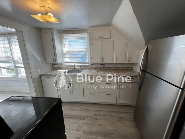 Building Photo - 252 N Shilling Ave