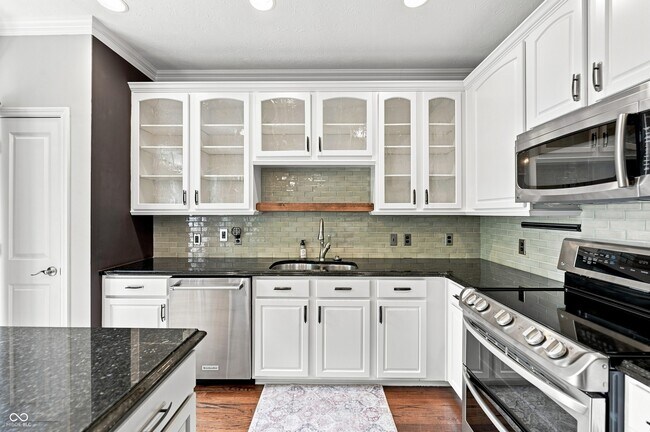 Building Photo - 353 Autumn Dr