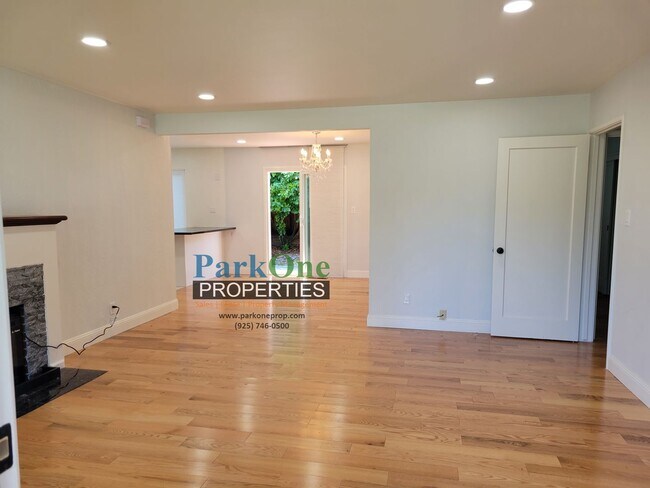 Building Photo - Stunning single level home in Walnut Creek's Parkmead Neighborhood