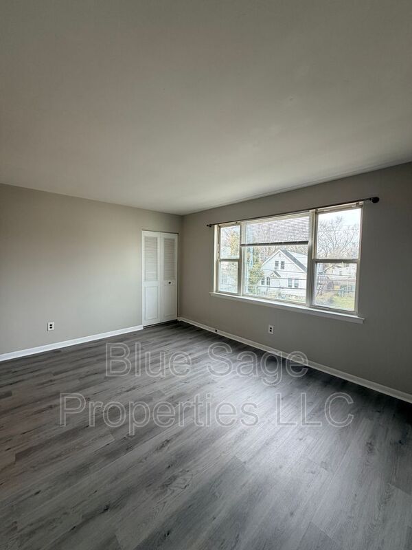 Building Photo - 727 Clifton Ave