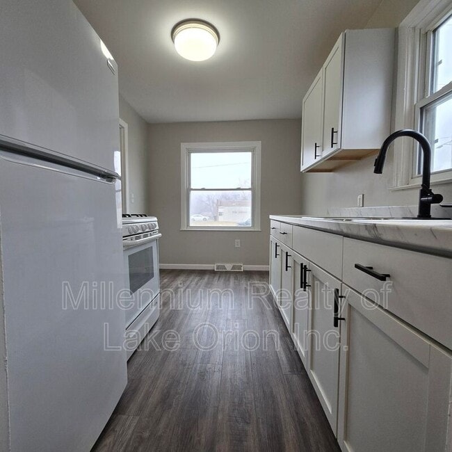 Building Photo - 353 South Blvd W