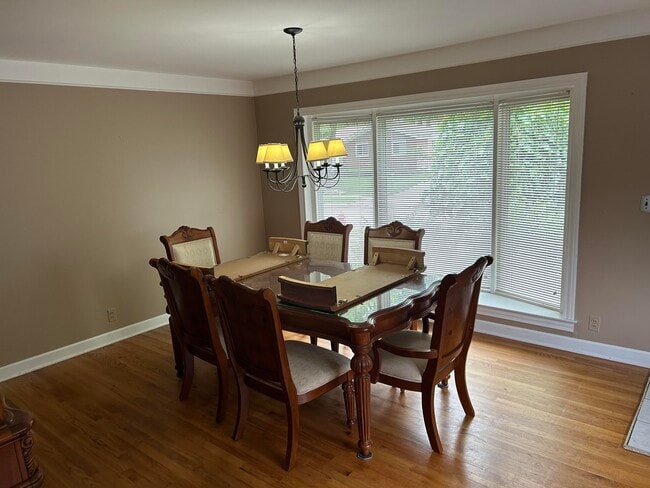 Building Photo - 1354 Catalpa Dr