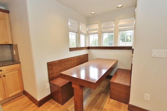 Building Photo - Patio Home in Downtown Eagle!