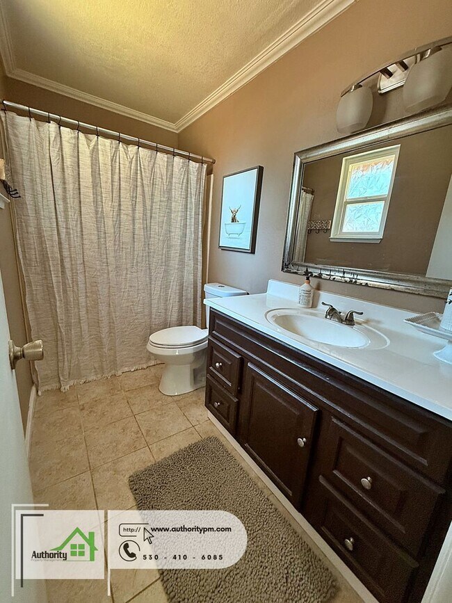 Building Photo - 2583 Velia St