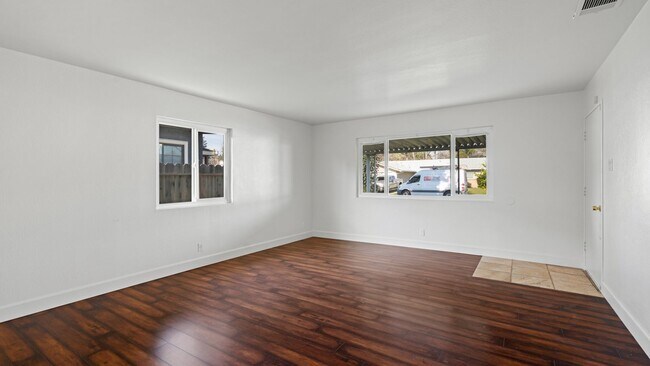 Building Photo - Charming North Vacaville Home-3bed, 2bath