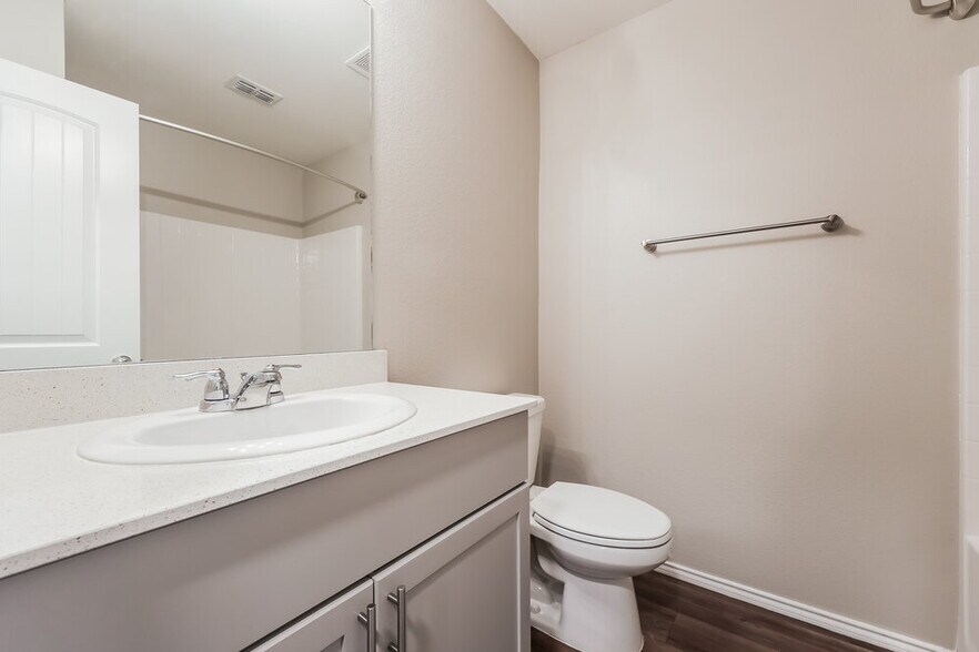 Building Photo - 1124 Skyline Dr