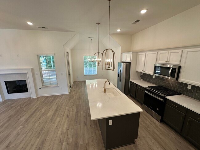 Building Photo - 4998 Farmland Way