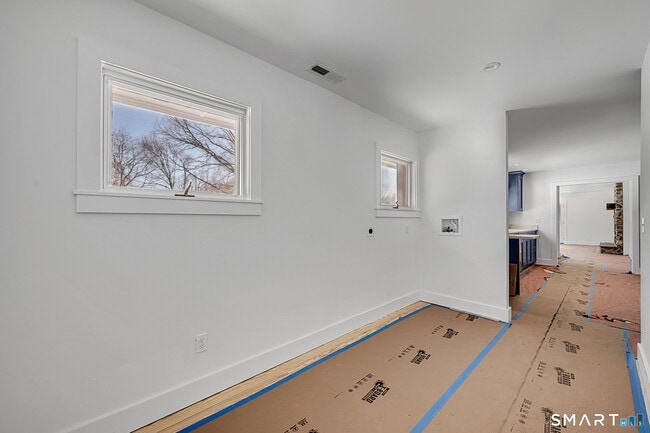 Building Photo - 220 Upper Grassy Hill Rd