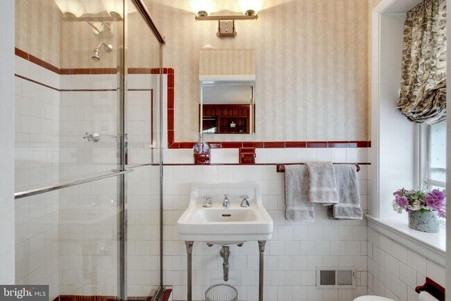 Building Photo - 5113 N Charles St