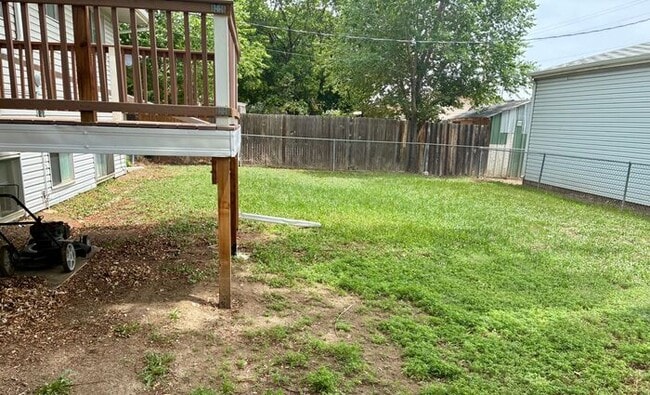 Building Photo - Upper Level 2 Bedroom 1 Bath Duplex Unit in Central Loveland, CO