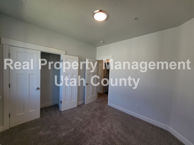 Building Photo - Small Pet Friendly Lehi Condo