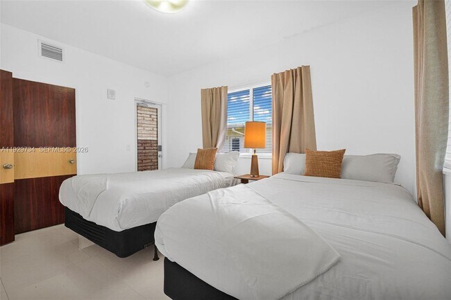 Building Photo - 1025 94th St