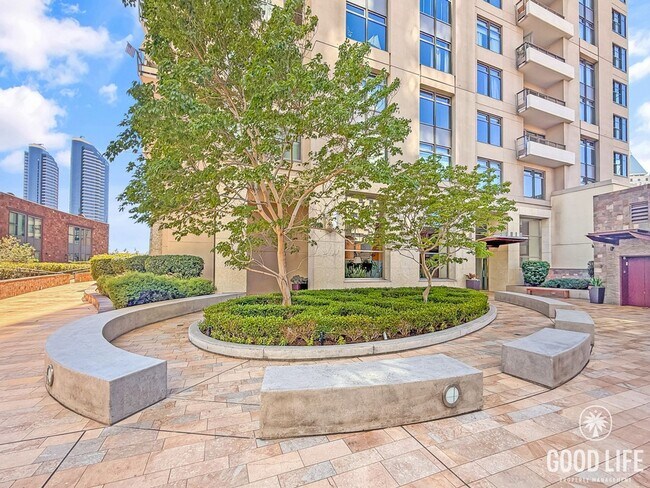 Building Photo - Downtown Luxury Living – 2B/2BA Condo with City Views!