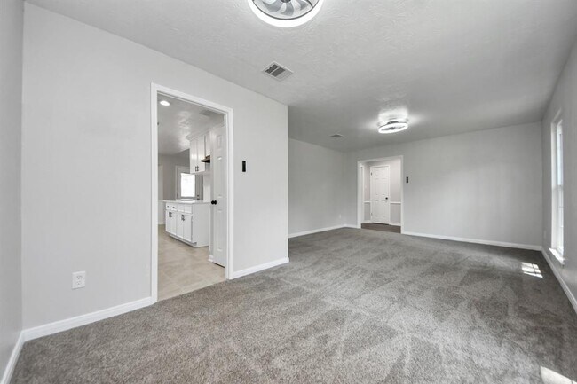 Building Photo - 10602 Raydell Dr