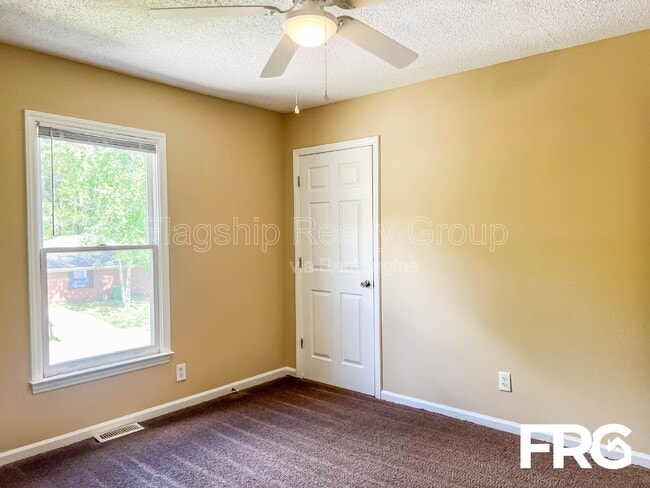 Building Photo - 206 Lindbeth Dr