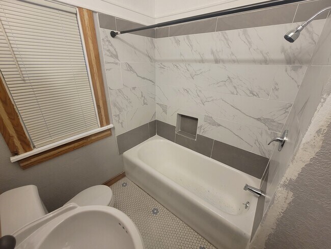 Primary Photo - 2634 N 24th St