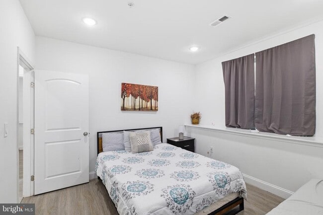 Building Photo - 925 N Broad St