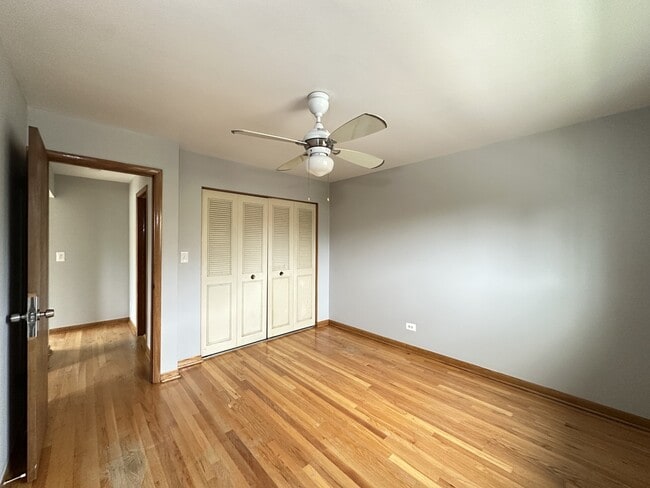 Building Photo - 1026 S River Rd