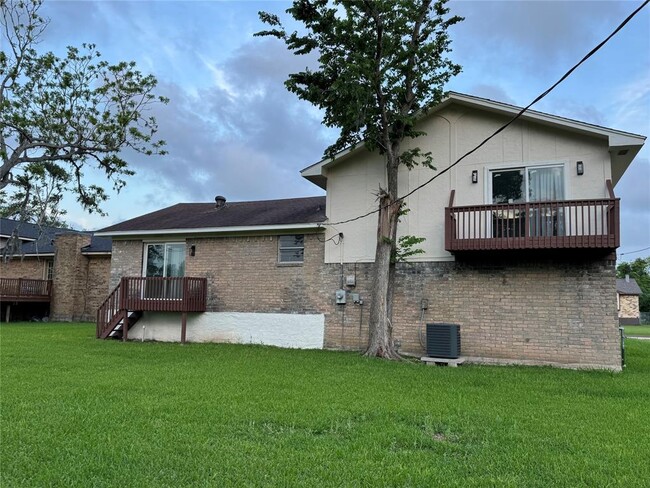 Building Photo - 216 Briarcreek St