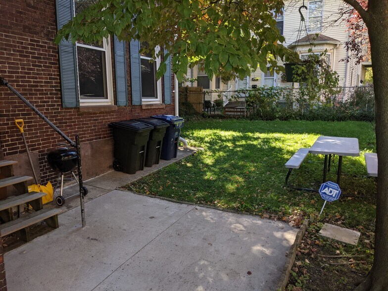 Building Photo - 8 Centre St