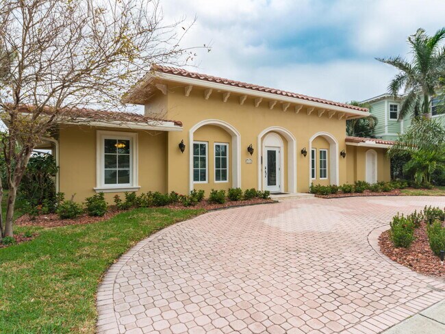 Building Photo - 4930 NE 27th Ave