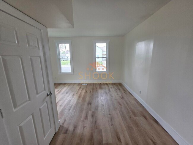 Building Photo - ASK ABOUT OUR MOVE-IN SPECIAL! COMPLETELY ...