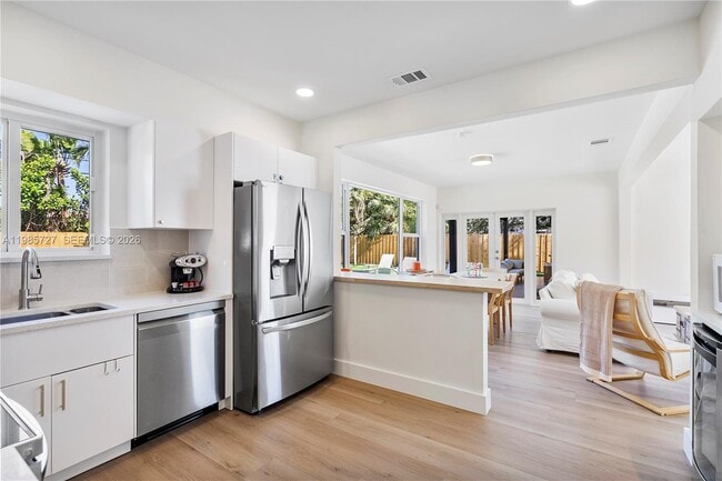 Building Photo - 10801 Peachtree Dr