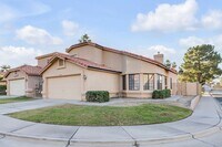 Building Photo - Beautiful Ahwatukee Home!
