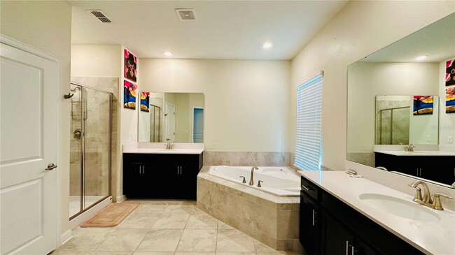 Building Photo - 2525 Camden Park Cir