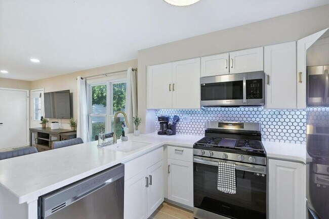 Building Photo - 2621 Wingate Ct