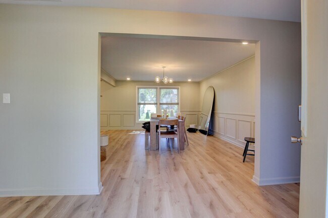 Building Photo - 2144 Pace Dr