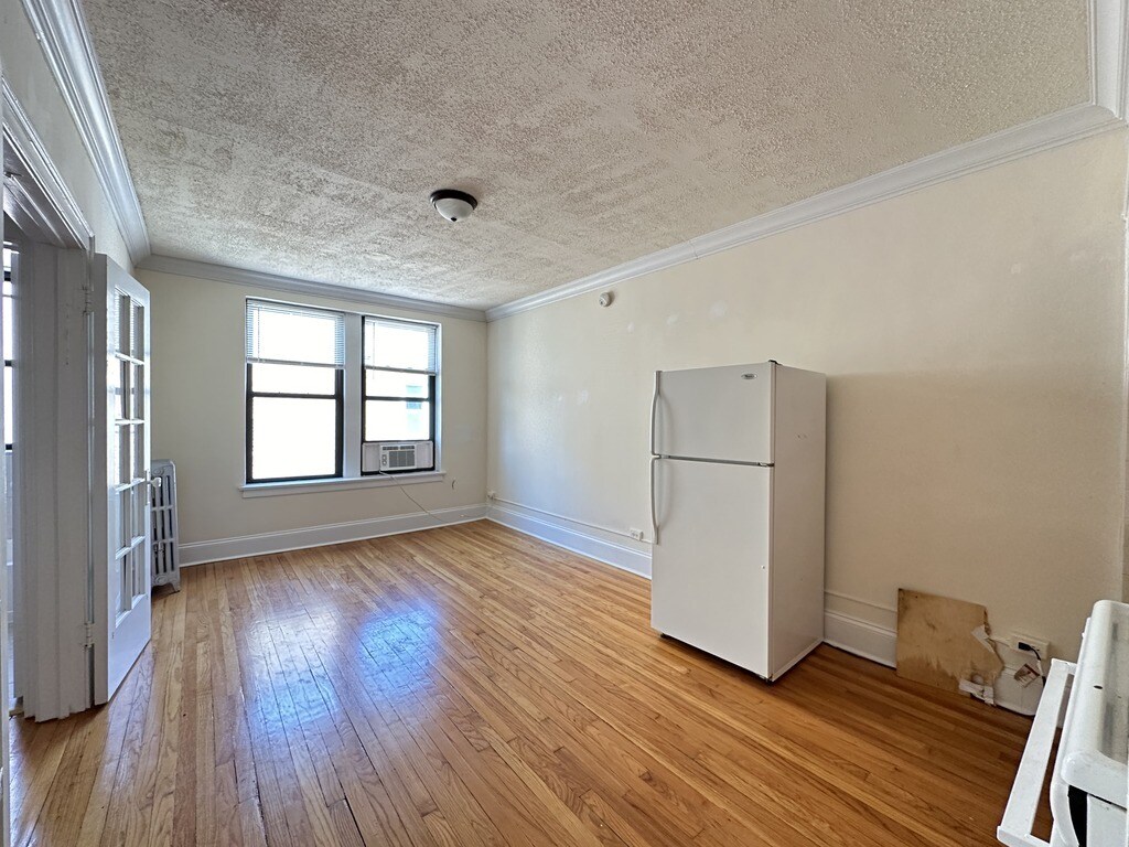 Building Photo - 2737 N Spaulding Ave
