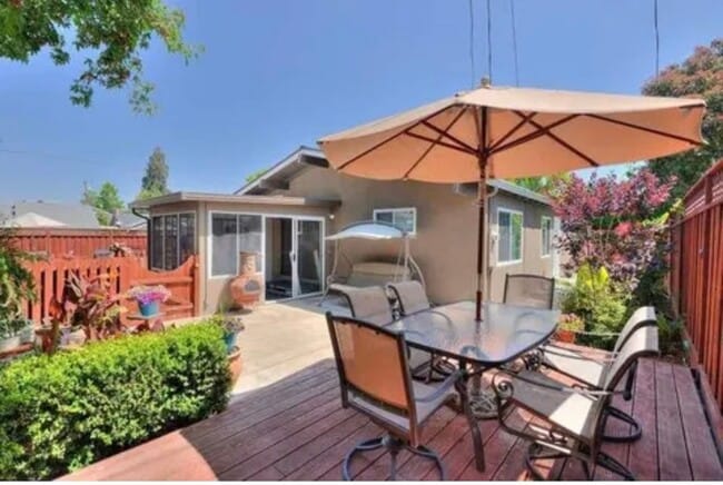 Building Photo - Move right in! This is an ideal home, gorg...