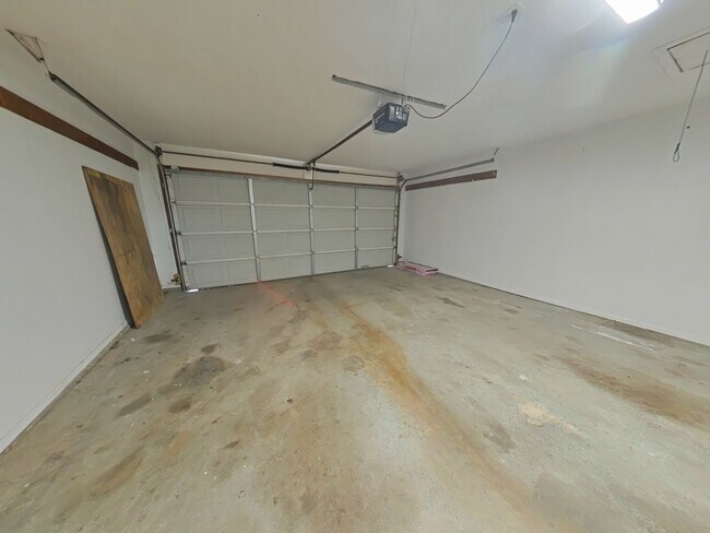 Building Photo - 7512 SW Forest Ave