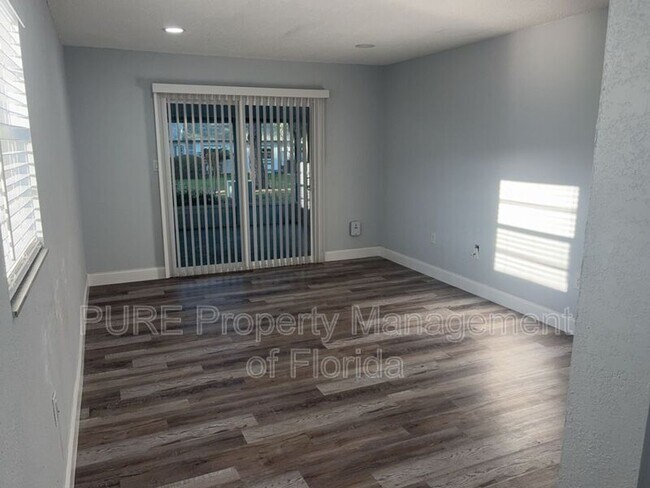 Building Photo - 1610 SE 25th St