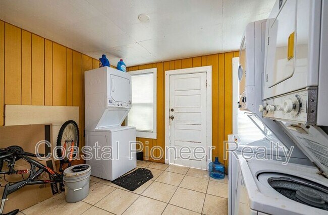 Building Photo - 2531 W Cherry St