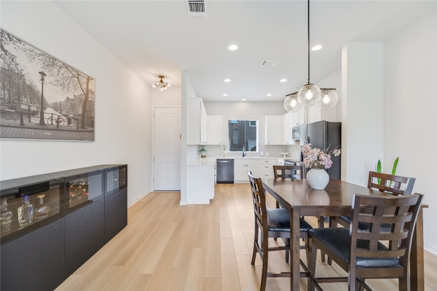 Building Photo - 15109 Casbah Dr