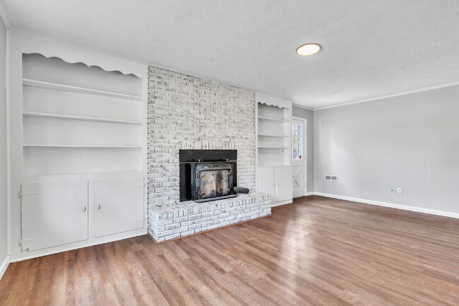 Building Photo - 3 Bedroom, 1.5 Bath Ranch on Over Half an Acre with Fenced Yard, and Deck $1850/mo rent