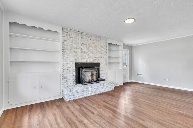 Building Photo - 3BR, 1.5 BA Ranch on Over Half an Acre with Fenced Yard, and Deck $1850/mo rent