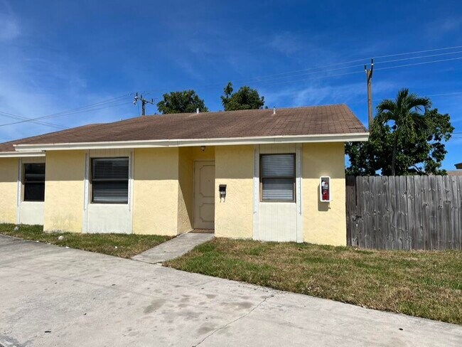 Primary Photo - 3146 N Dixie Hwy