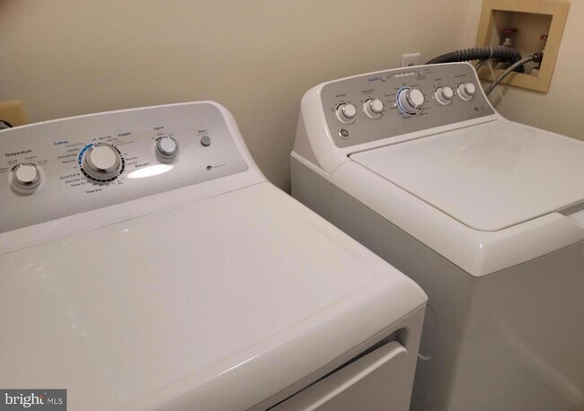 Building Photo - 9565 Battery Heights Blvd