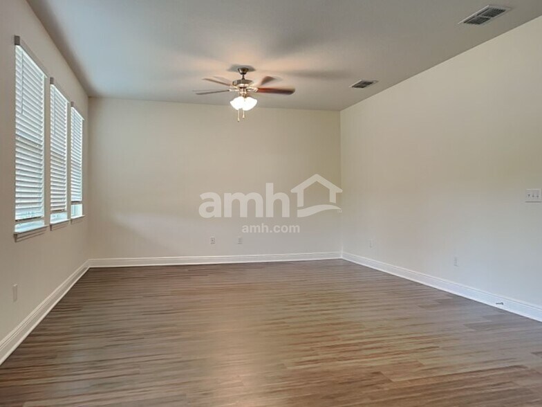 Building Photo - 20423 Calla Lily Dr