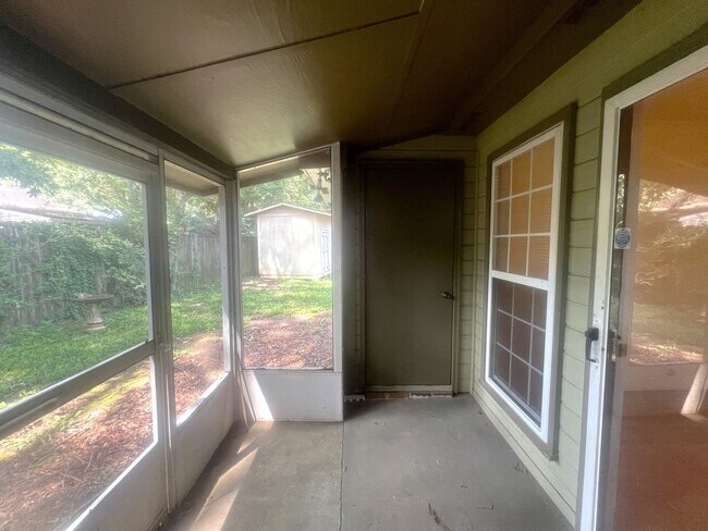 Building Photo - 113 Saddlehorn Dr