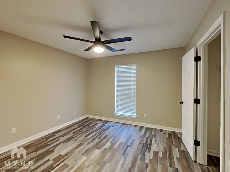 Building Photo - 6892 Gallop Dr