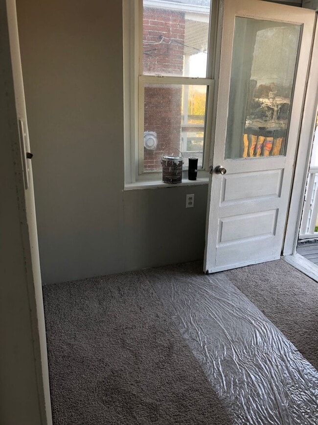 Building Photo - Cozy 4 Bedroom, 1 Bath Home in West York Schools!