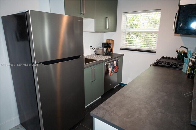 Building Photo - 224 Meridian Ave