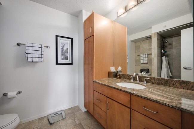 Building Photo - 9725 Woods Dr