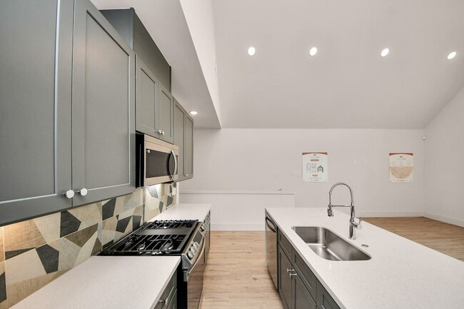 Building Photo - 1044 Homer St