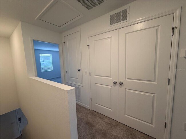 Building Photo - 2946 Skyline Lp